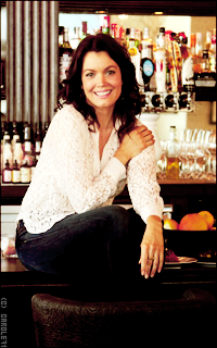 Bellamy Young ApW8UBBN_o