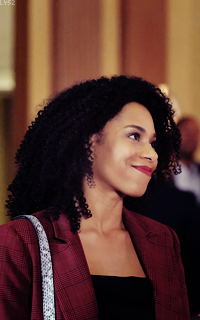 Kelly McCreary V7Yc5EXQ_o