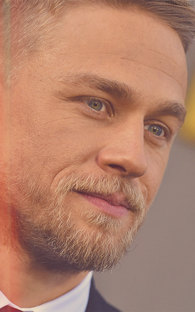 Charlie Hunnam 0DIoHLlE_o