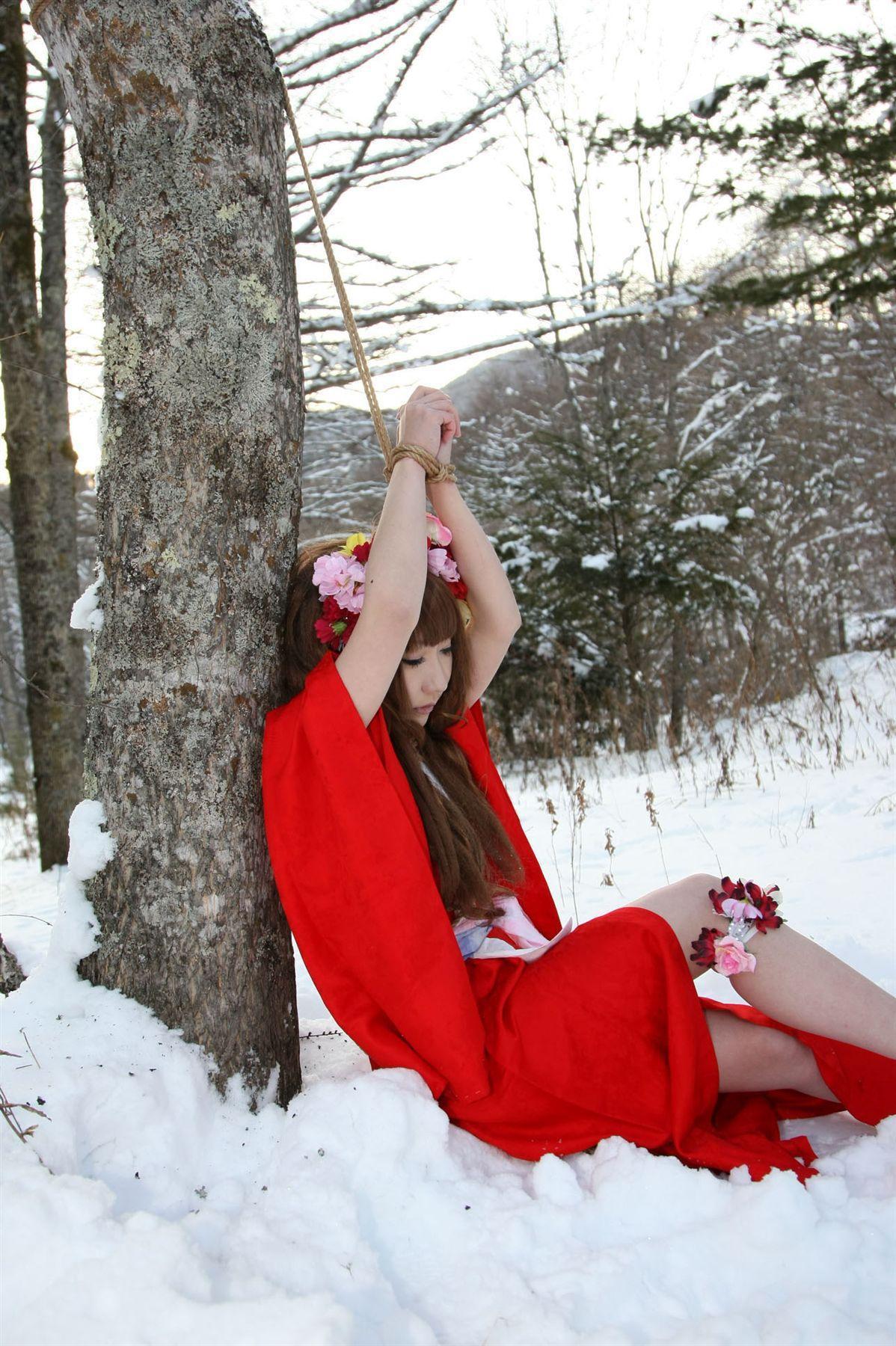 サク (绫香) 《霞んでく記憶の中に雪 貴方の為に祈つた》 写真集(74)