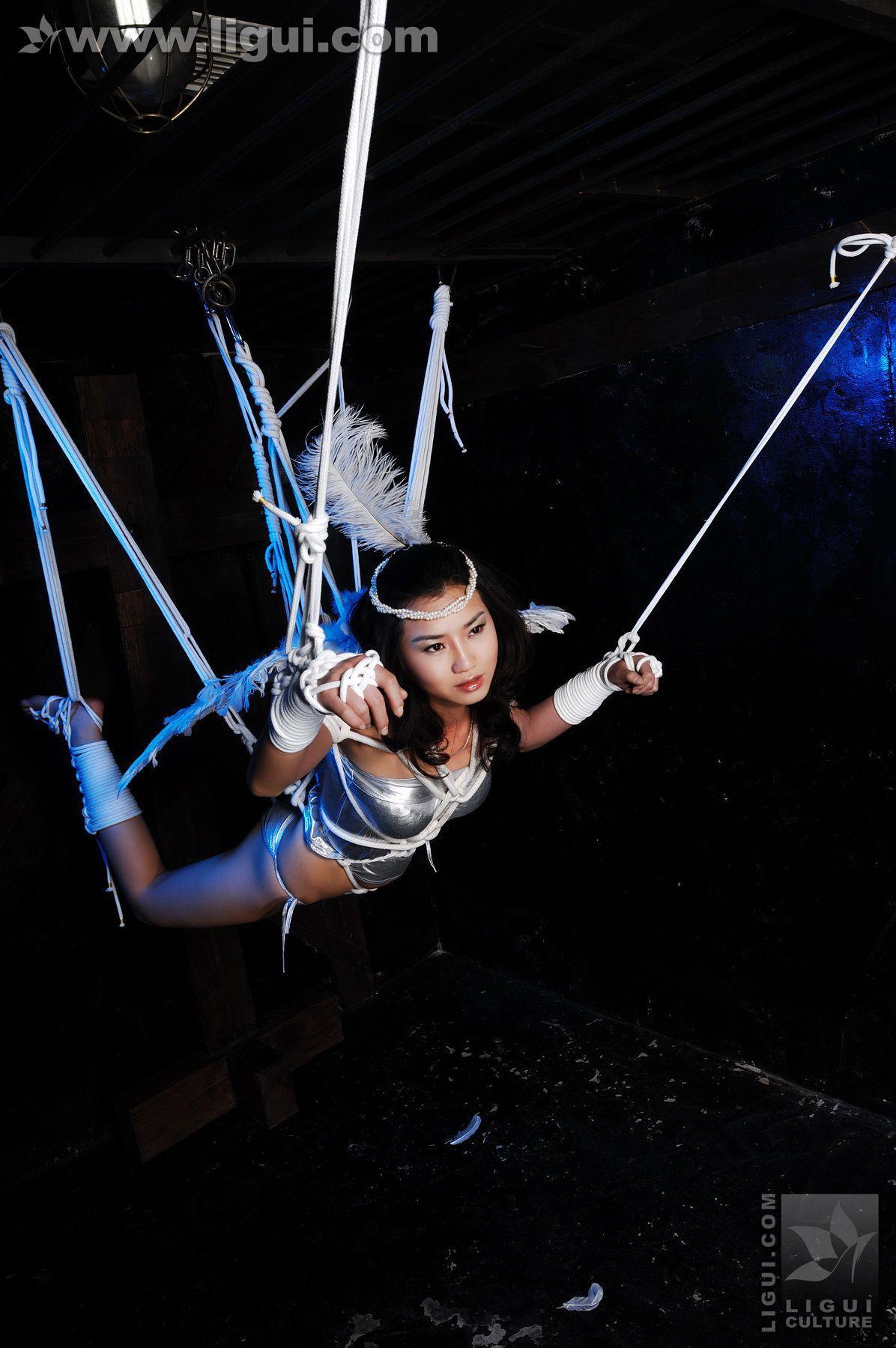 Model 由美《坠落的圣诞天使》 [丽柜美束LiGui] 丝足写真图片(11)