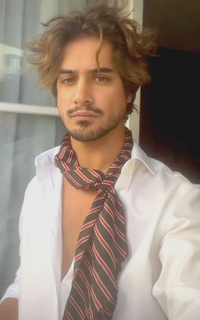 Avan Jogia ZxHD6hXu_o