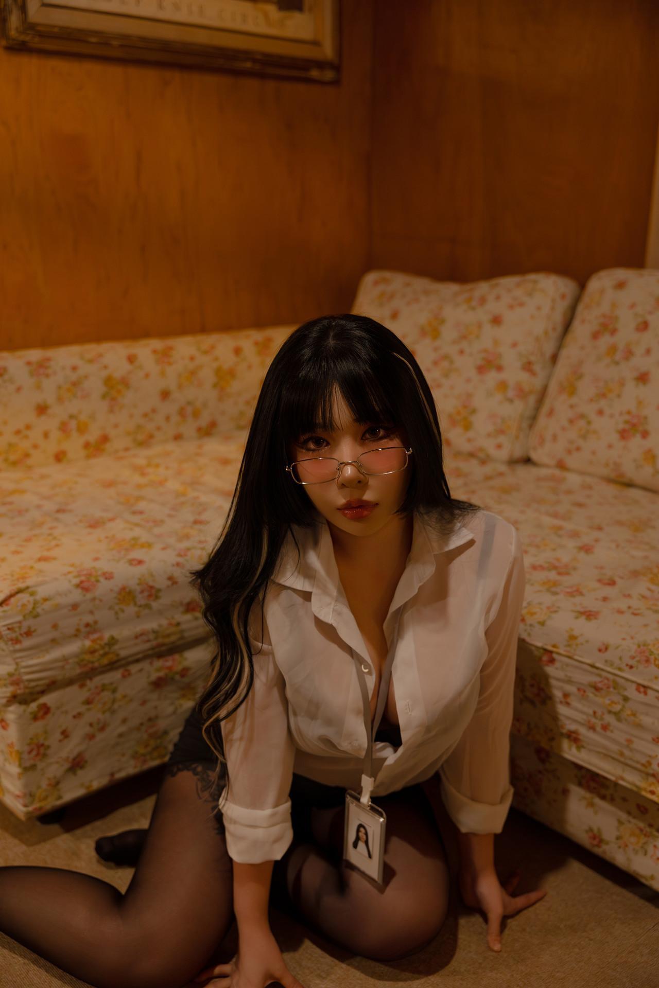 Lee Yuin 유인, Photobook ‘Girl Next Door’ Set.02(3)