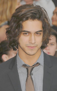 Avan Jogia GOwfdLtS_o