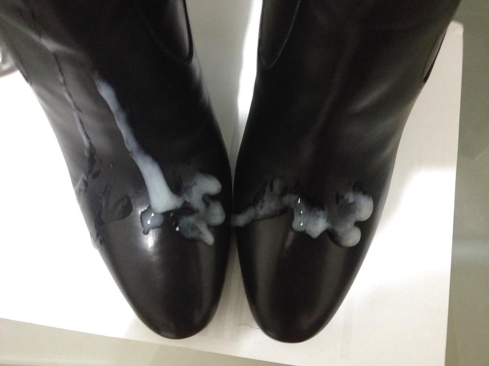Black burberry rain boots-8045
