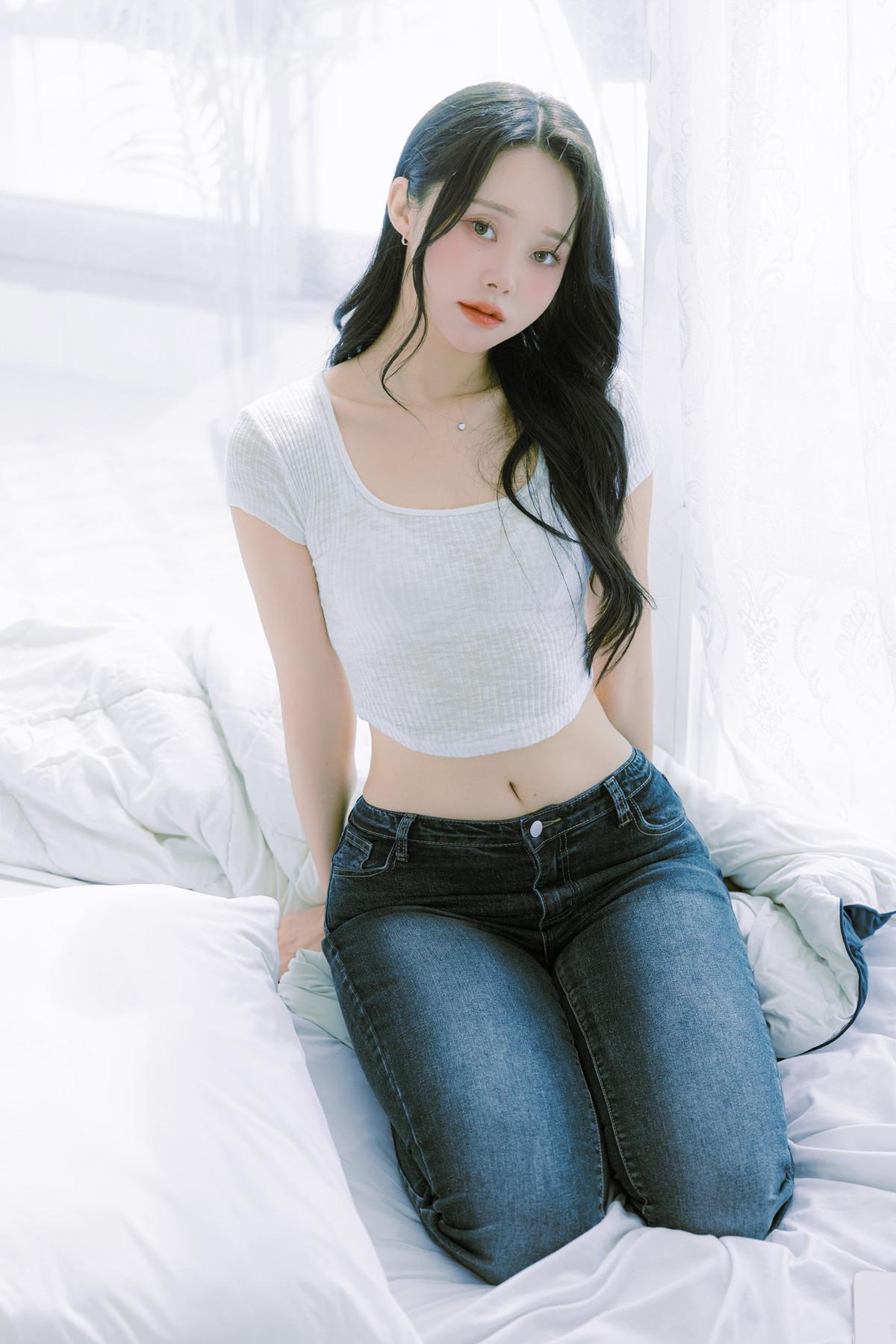 Inah 이나, PhotoBook 「Blooming Day」 Set.01(1)