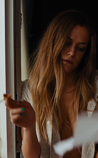 Riley Keough - Page 2 MmbmqViT_o