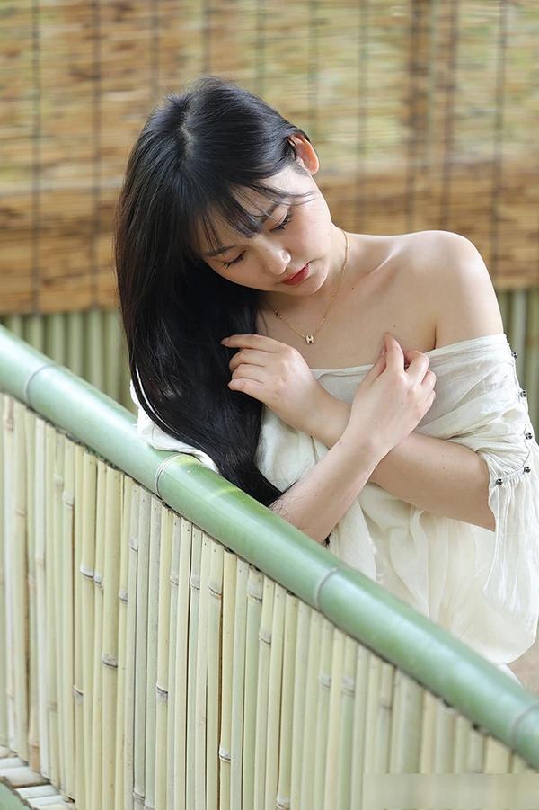 素人美女模特@糖糖 白衣竹林露出无圣光(7)