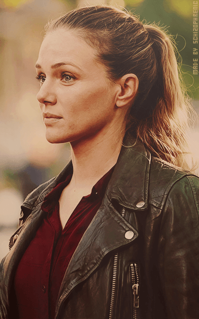 Tracy Spiridakos 3HpFhPjx_o