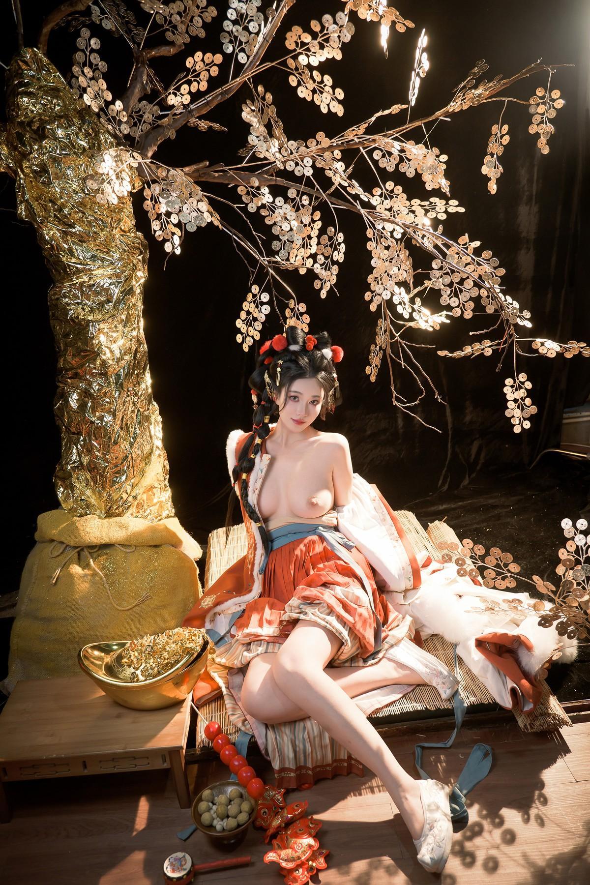 年年Nnian, ヌード写真集 Golden Tree(5)