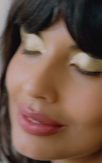 Jameela Jamil GkwDqORS_o