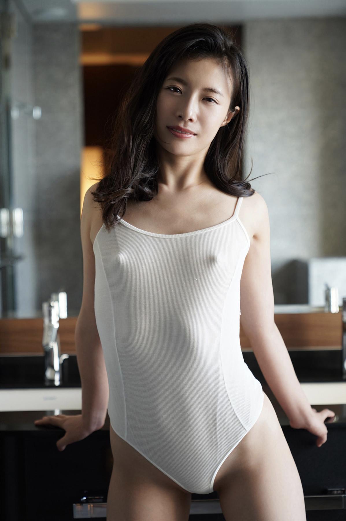 Ichiha Amatsu 天津いちは, FRIDAYデジタル写真集 『元JR東日本社員がまさかのフルヌード vol.2』 Set.02(1)