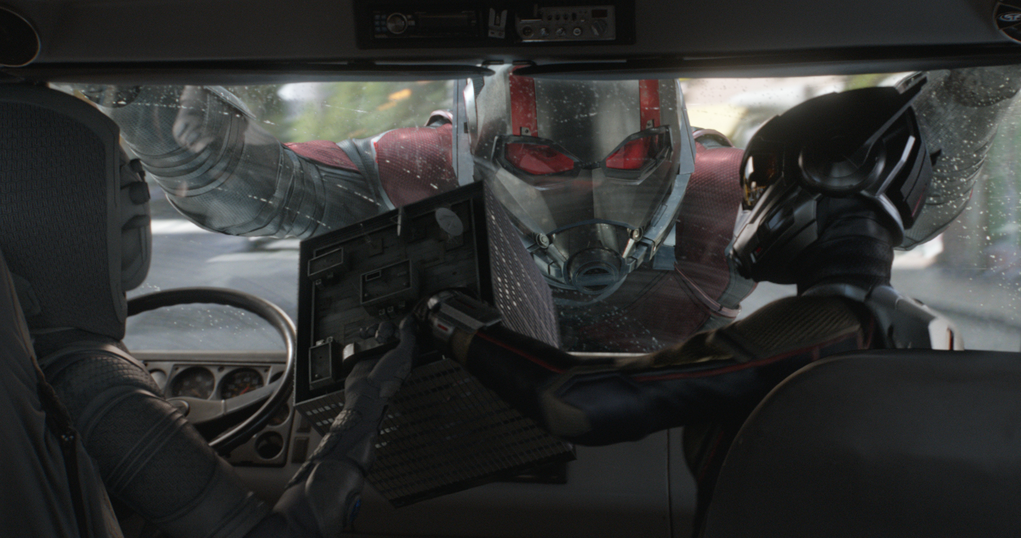 Ant Man And The Wasp New Ultra Hi Res Photos Spotlight Scott And Hopes