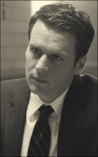 Jonathan Groff OSnGga8D_o