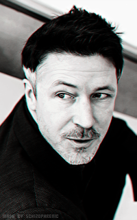 Aidan Gillen MyFBcQMR_o