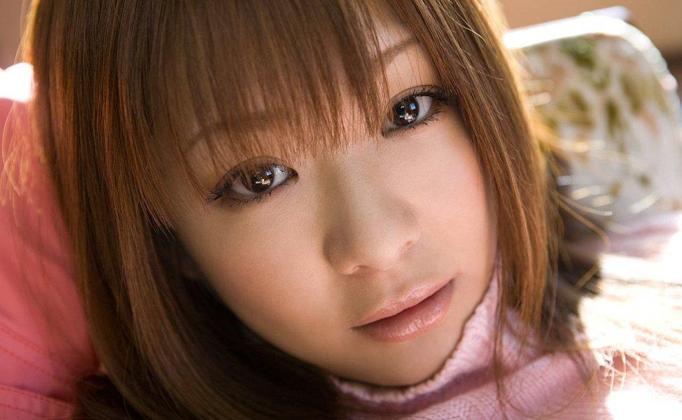 Adorable Japanese teen Minor poses naked on bed in the Winter(7)