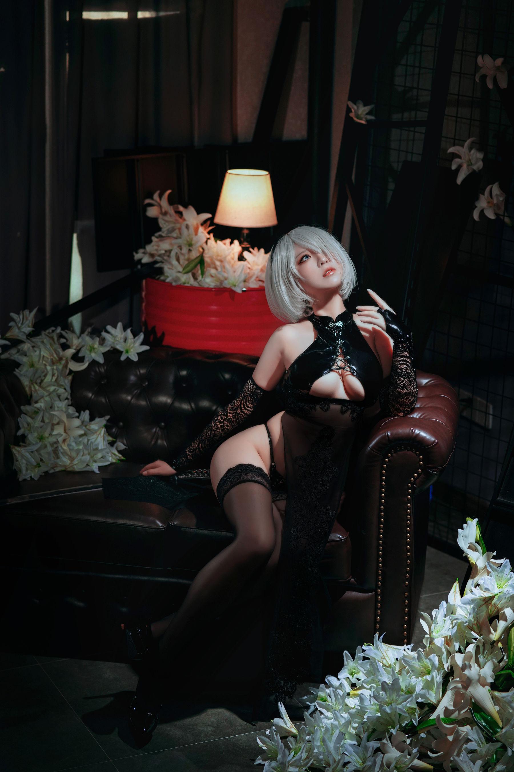 [网红COSER] 半半子 – 2B靡烟旗袍 写真套图