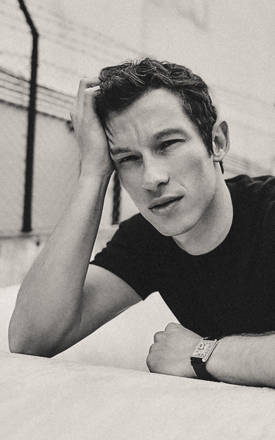 Callum Turner  SA58wwLr_o