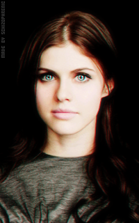 Alexandra Daddario TdbTgKMd_o