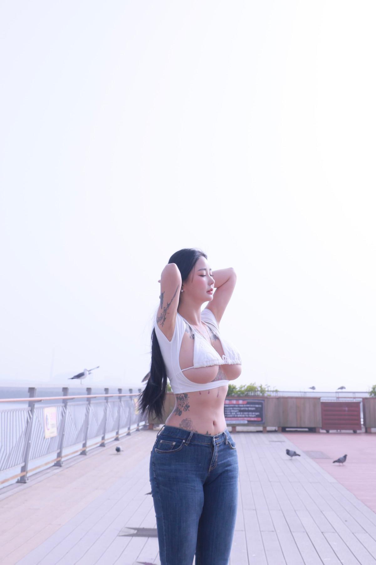 Jeon BoYeon 전보연, Photobook ‘Moo Hot Debut’ Set.01(2)