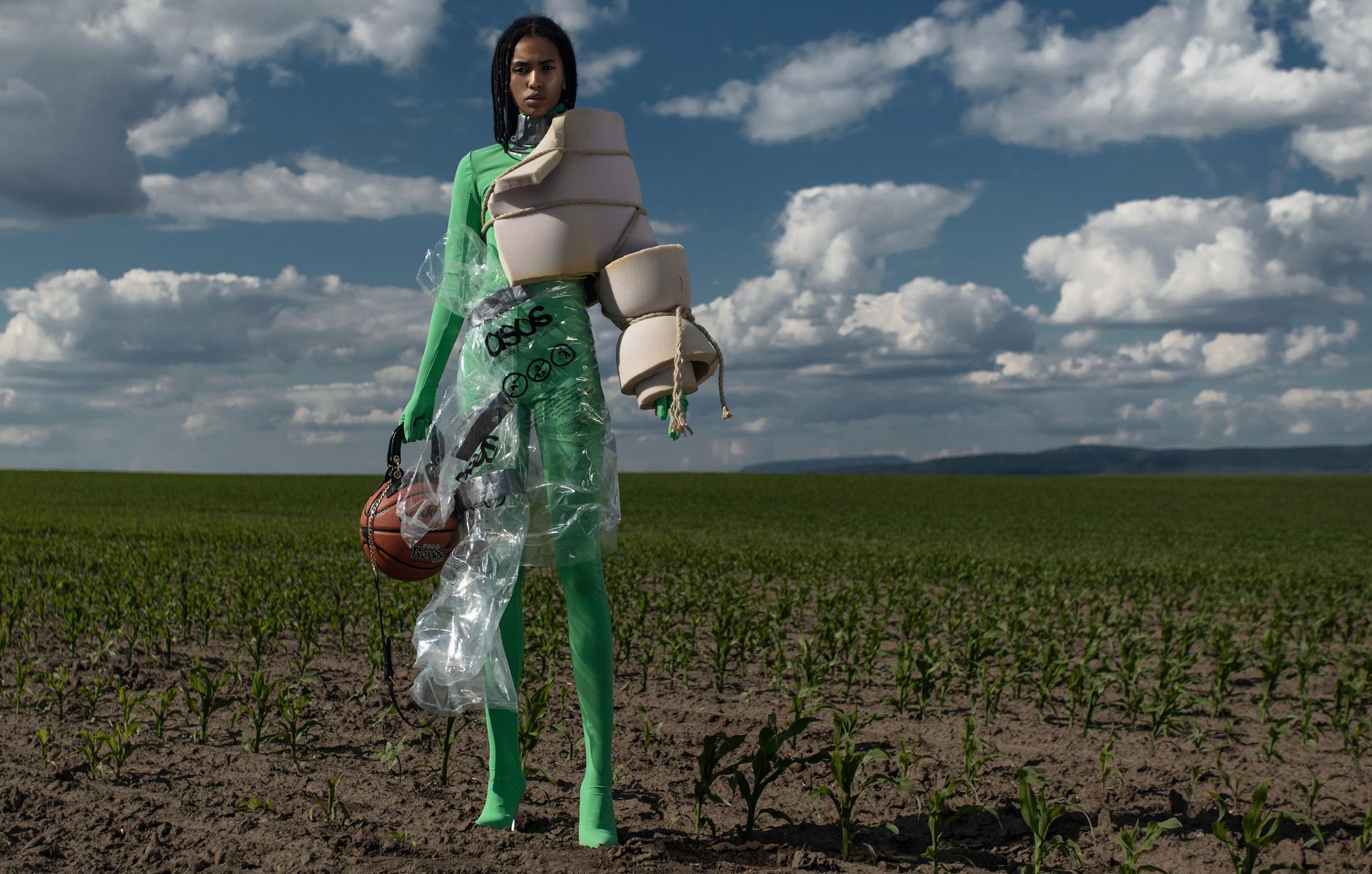 Lara Ndiaye by Attila Udvardi / Kaltblut Magazine Нетрадиционный взгляд на модную одежду / фото 01