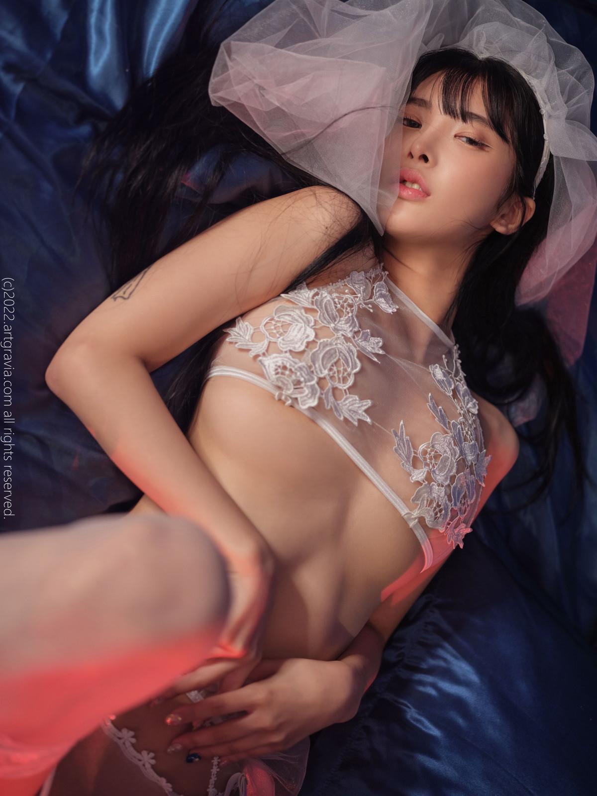 Kim Hyoyeon 김효연, ArtGravia Vol.445 Photobook Set.02(13)