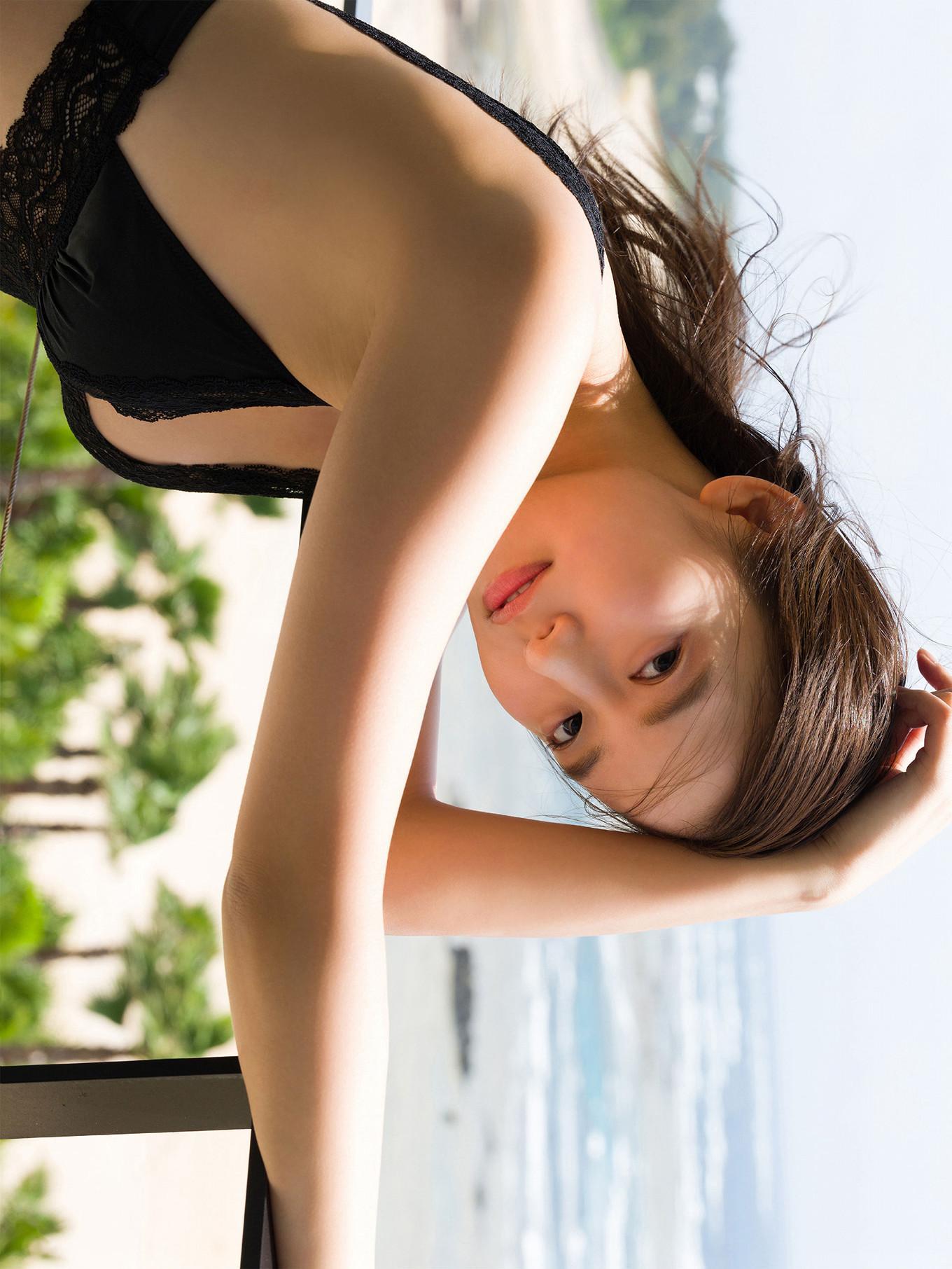 Nene Shida 志田音々, ファースト写真集アナザーバージョン 『ｎｅｎｅ－まるっとりっぷ－』 Set.04(22)