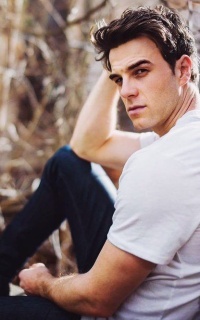 Nathaniel Buzolic HUOjnbcQ_o