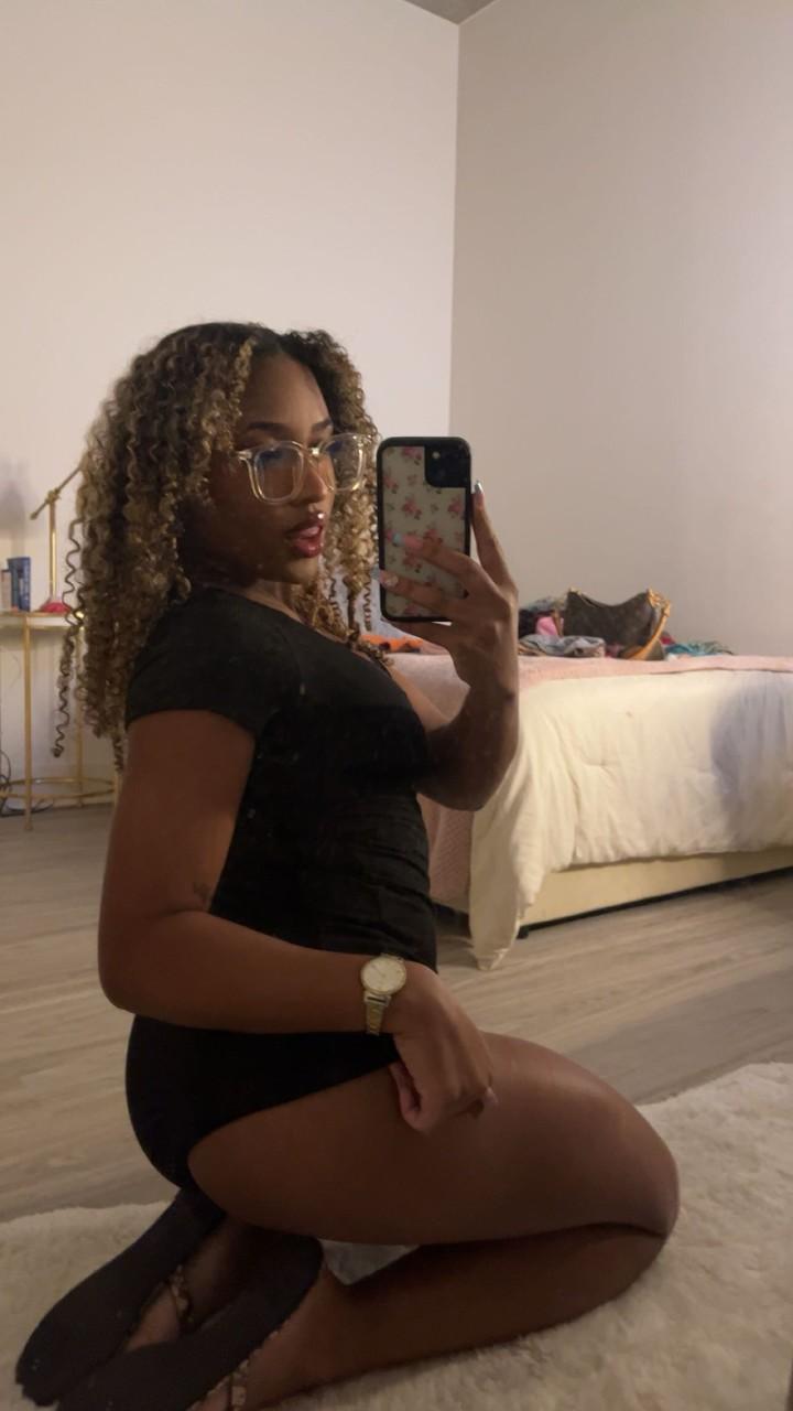 Curly haired ebony hottie Sky Alexxxis teases with her big ass & natural tits(7)