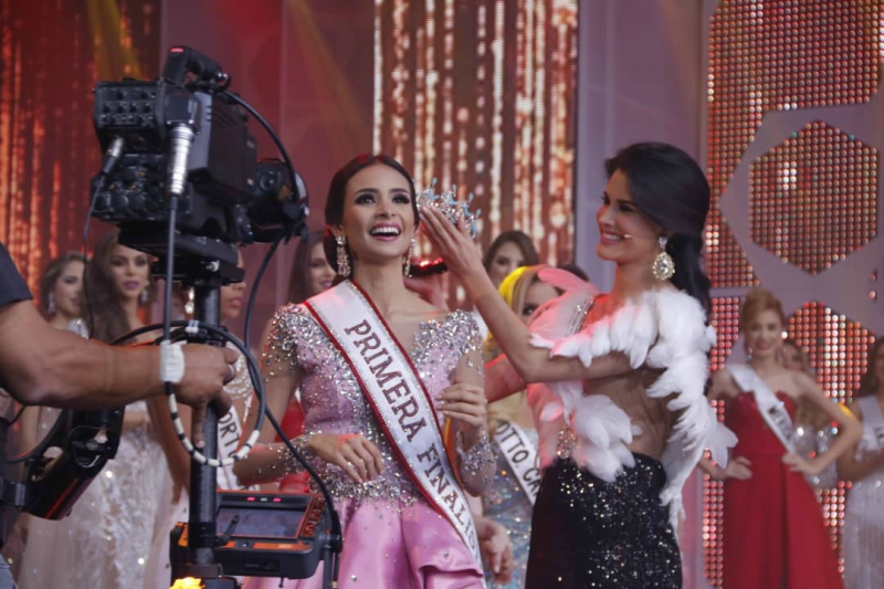 2018 | Miss Venezuela | 1st runner-up | Alondra Echeverría HlPwkfVn_o