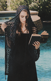 Lily Collins 5j0O5lXx_o