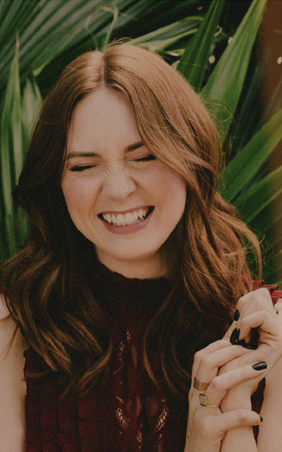 Karen Gillan - Page 2 EshRUN2Y_o