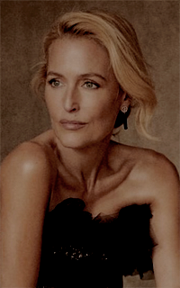 Gillian Anderson T4y2M7wE_o