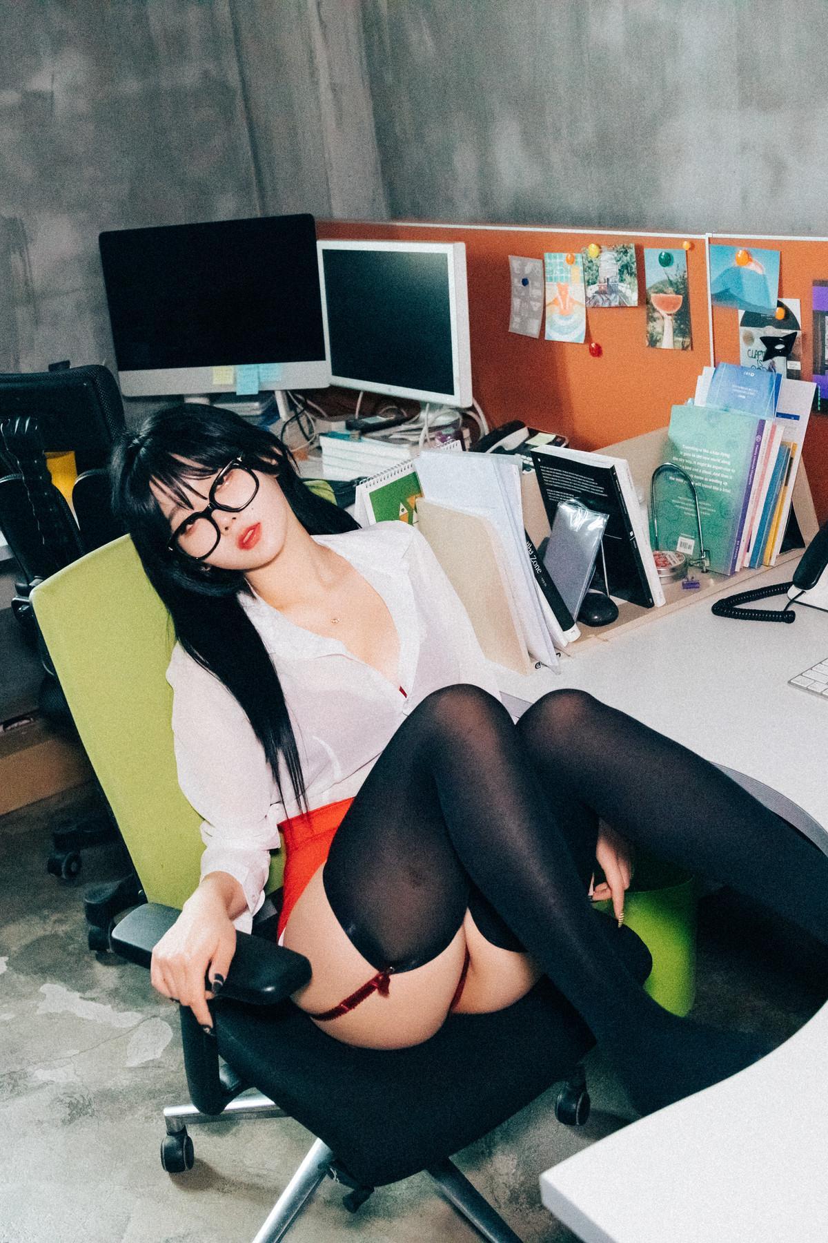 ZIA.Kwon 권지아, Loozy ‘Office Slave’ Set.02(19)