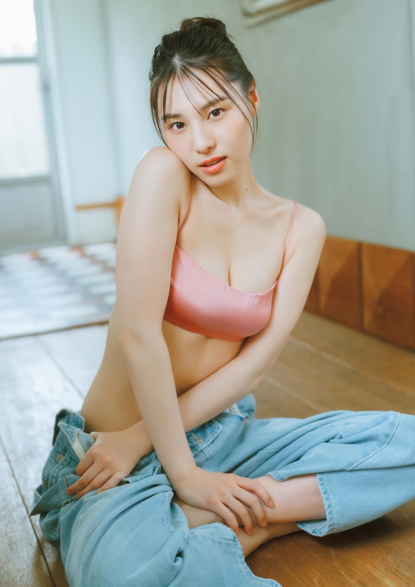 Iori Sagara 相楽伊織, Big Comic Spirits 2025 No.32 (ビッグコミックスピリッツ 2025年32号)(12)