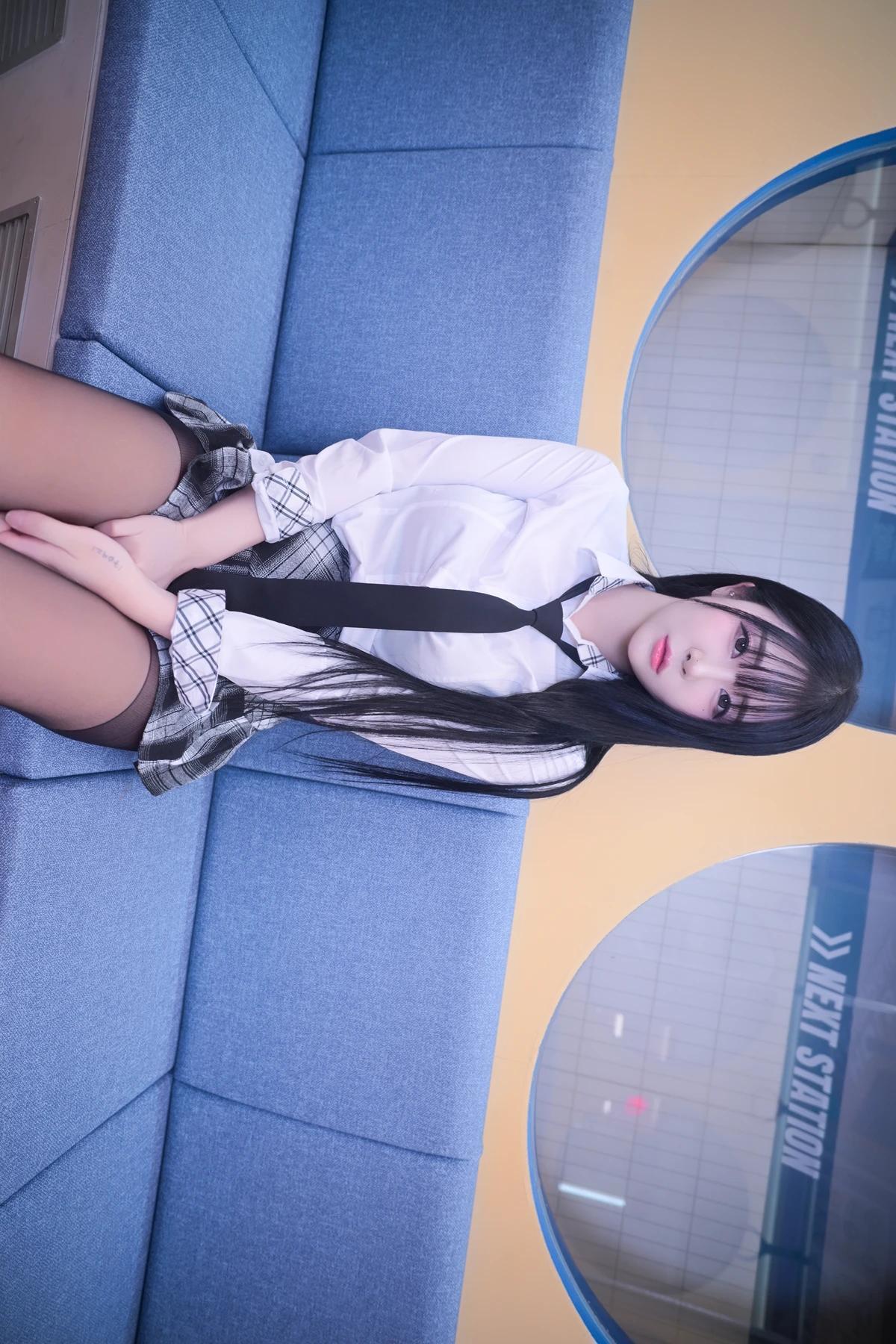 Jeong Bomi 정보미, PhotoBook 「Schoolgirl In The Subway」 Set.02(1)