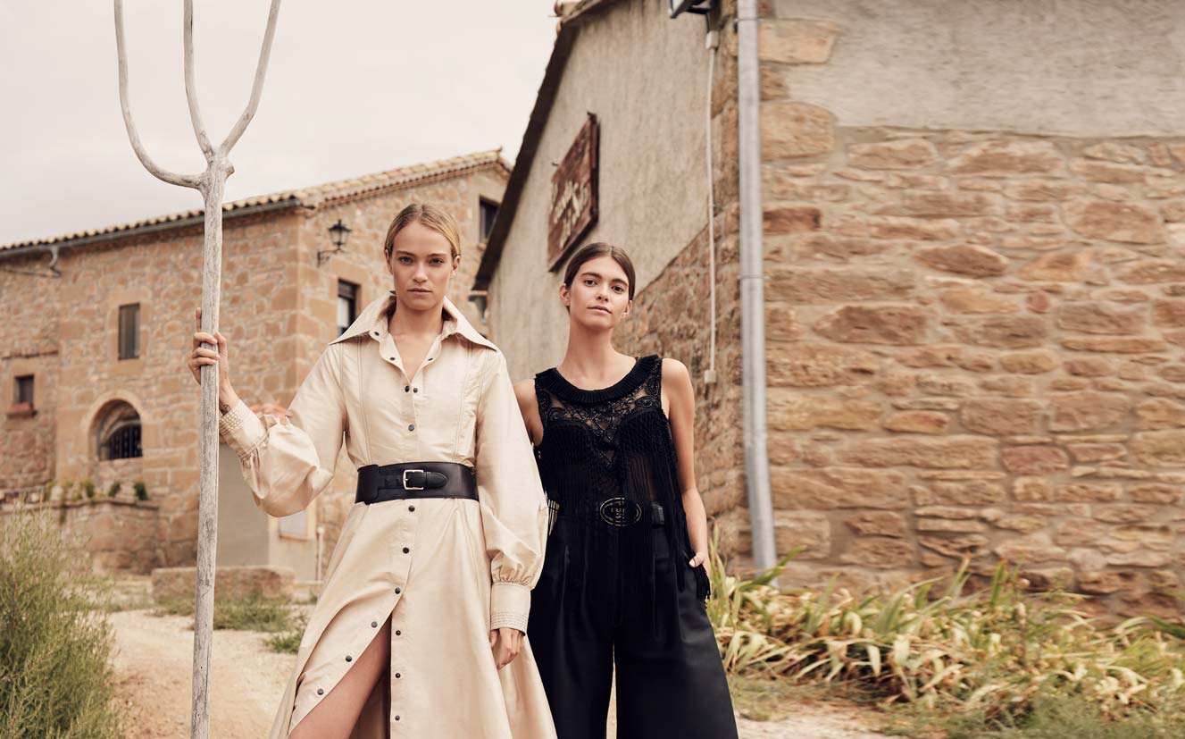 Emma Fuhrmann and Karla Jorba by Maurizio Pedroni Богемные девушки в сельской глубинке