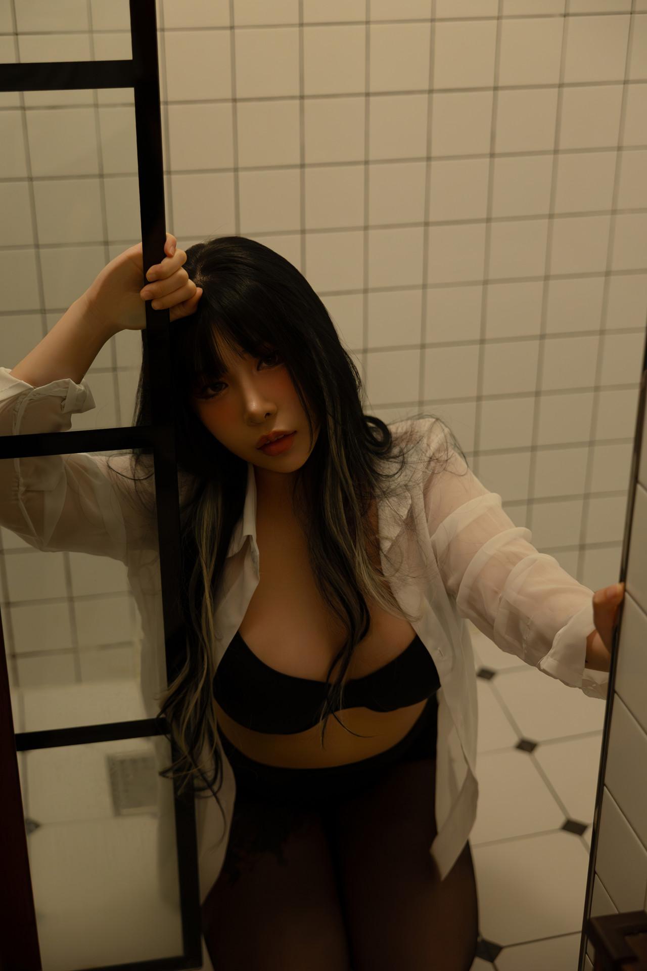 Lee Yuin 유인, Photobook ‘Girl Next Door’ Set.01(7)