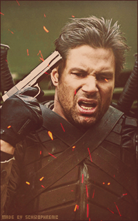 Manu Bennett HLEk7SYJ_o