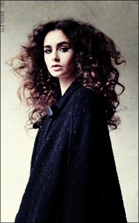 Lily Collins AxWEgg1r_o