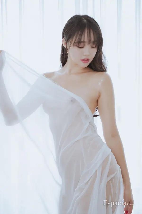 妩媚美女Inah内衣薄纱居家媚态迷人(18)