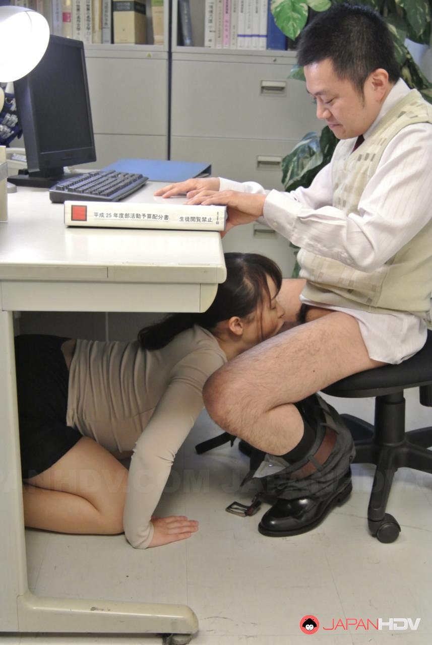 Shy Japanese secretary Sayaka Aishiro blows off her boss underneath the desk(5)