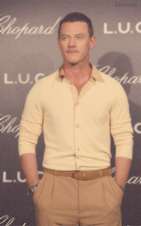 Luke Evans - Page 10 OJcFFxuh_o