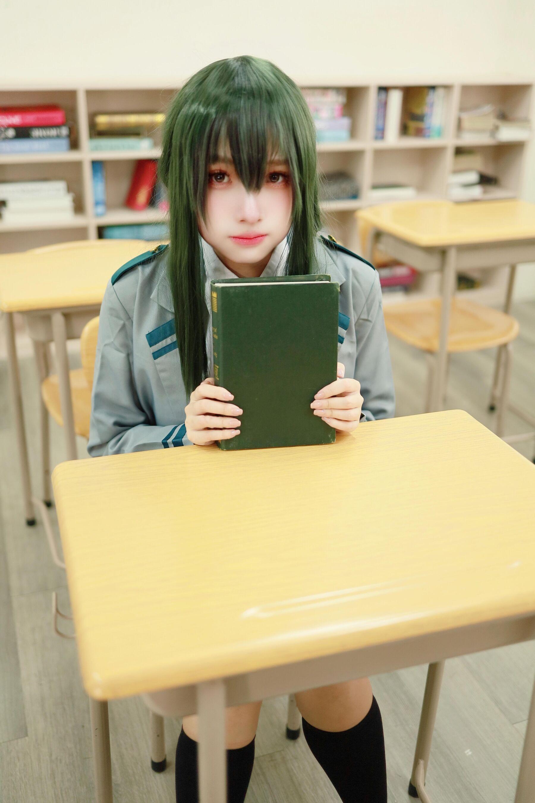 国模套图 慕慕Momo《蛙吹梅雨 学生服 Asui Tsuyu》(13)