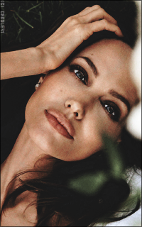 Angelina Jolie WAfQFn2M_o