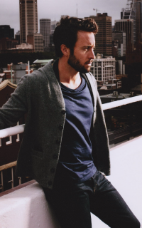 Alex O'Loughlin 9YhWsXfo_o