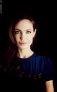 Angelina Jolie TYwqI3pf_o