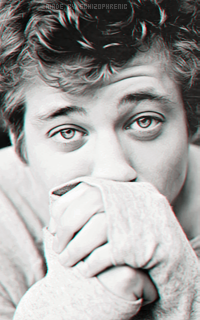 Jeremy Allen White MyHoAvKA_o