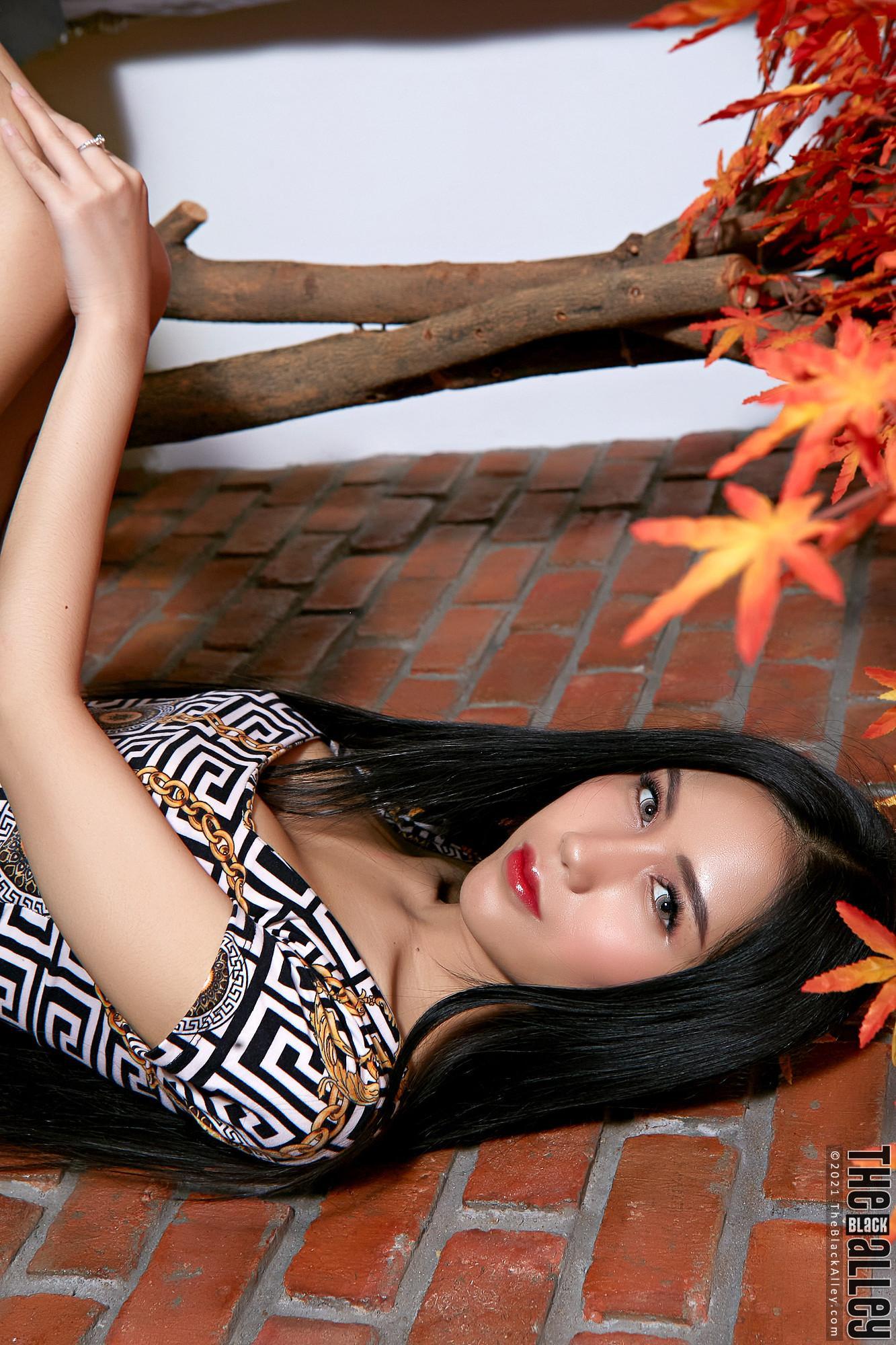 Evelynne The Black Alley Photobook Set.03(22)
