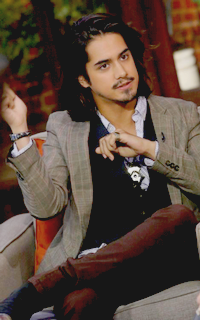 Avan Jogia O7OAX1yf_o